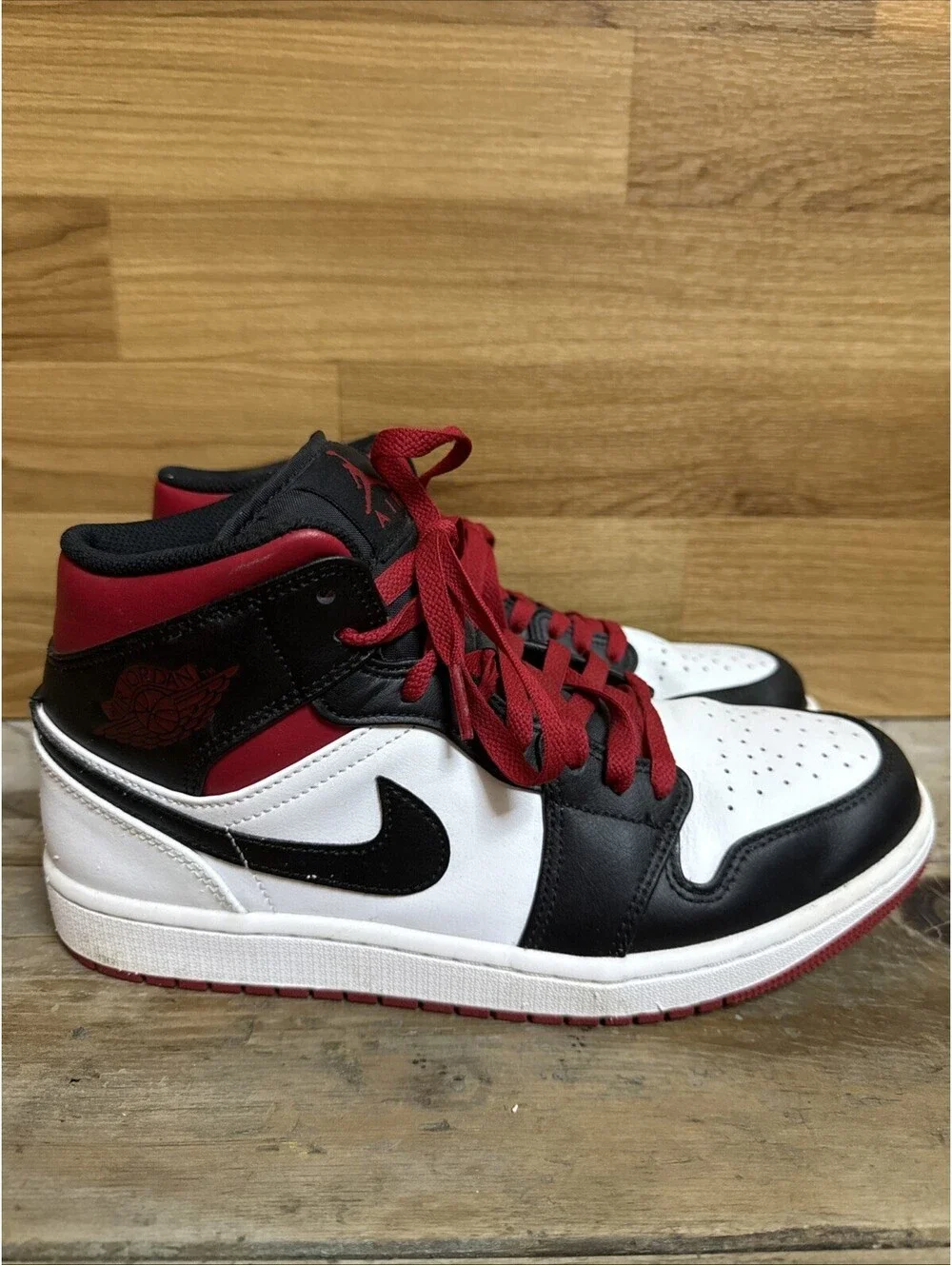 Jordan Air Jordan 1 Mid Gym Red Black Toe Mid Top Lace Up Basketball DQ8426-106